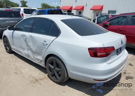2018 Volkswagen Jetta 1.4T S z USA, uszkodzony, nr VIN 3VW2B7AJ2JM204216